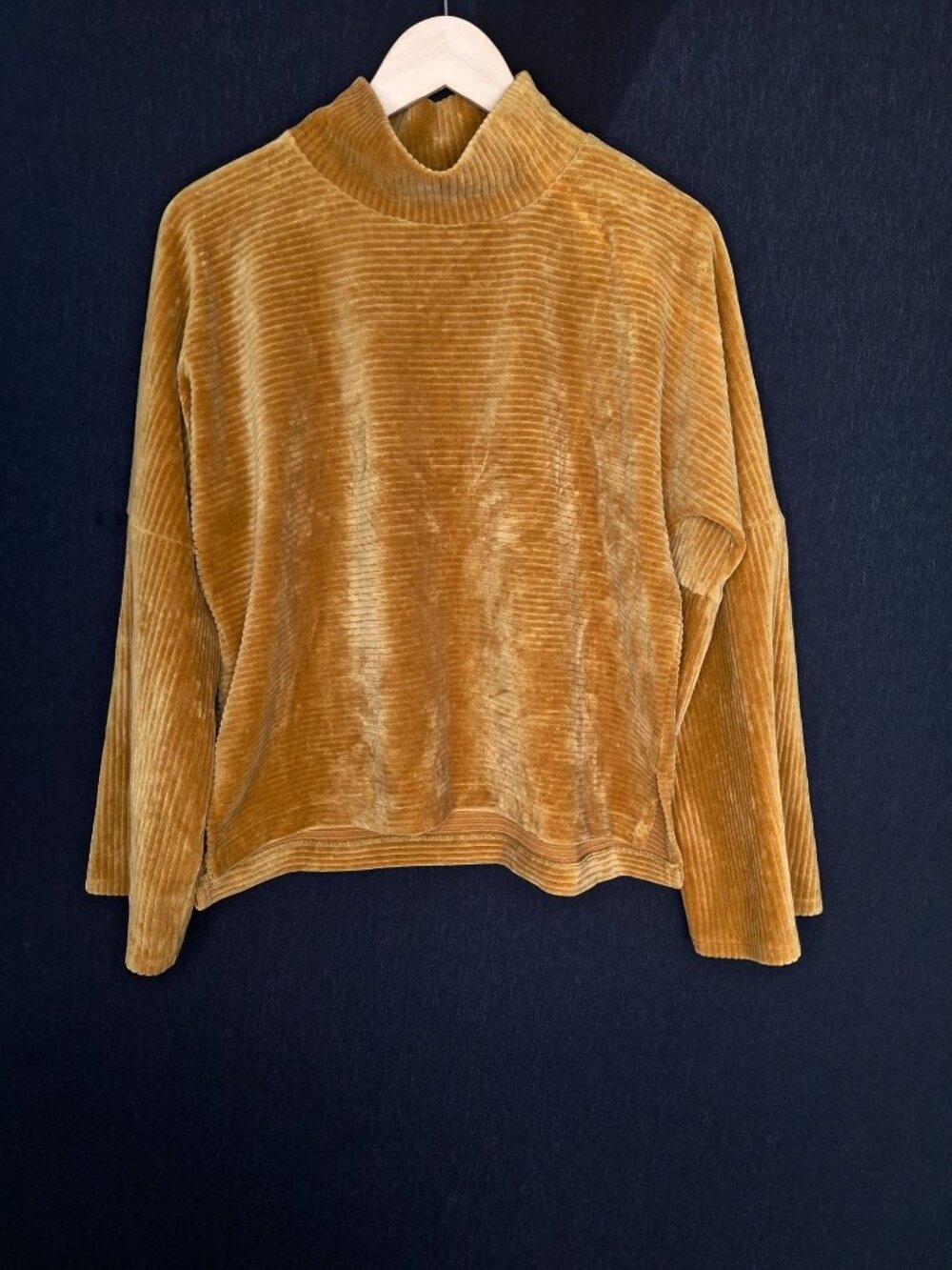 💙 Texture & Thread Madewell Mustard Gold Size M/L Ribbed Velvet Mock Neck Top W